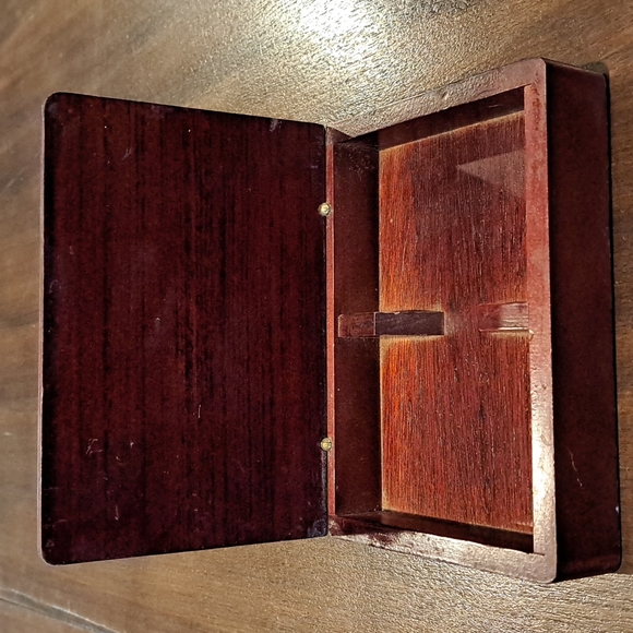 Wooden Box Topped with Pewter Golf Ball and Tee's - Picture 2 of 11